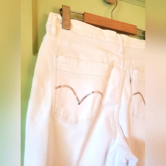 Vintage Levis slimming white capri jeans - Picture 7 of 8